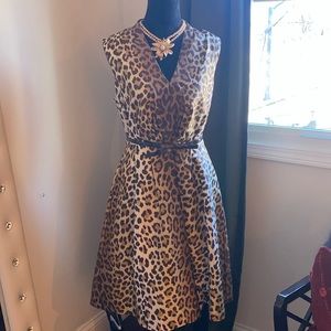 Kate spade leopard print dress with waist cinching detail. Size 8